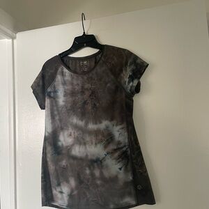 VOGO Athletica Black, Blue,Brown Tee size xl fits med.great condition.